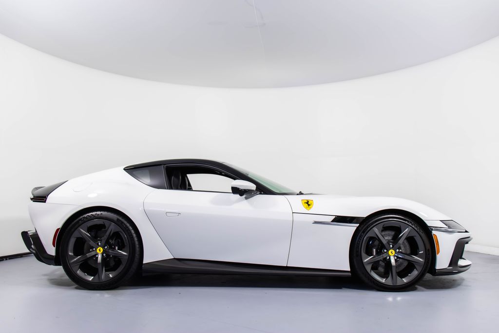 2025 Ferrari 12Cilindri photo 2