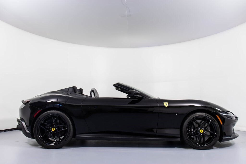 2024 Ferrari Roma Base photo 3