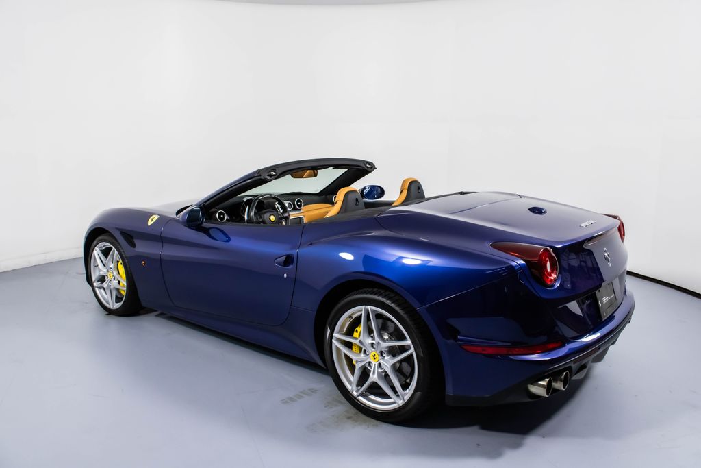 2017 Ferrari California T photo 3