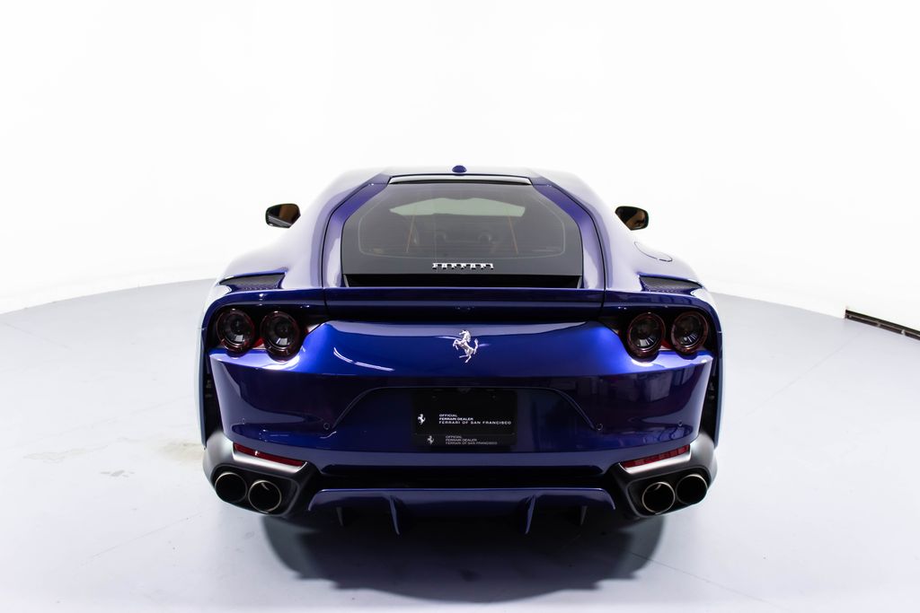 2019 Ferrari 812 Superfast Base photo 6