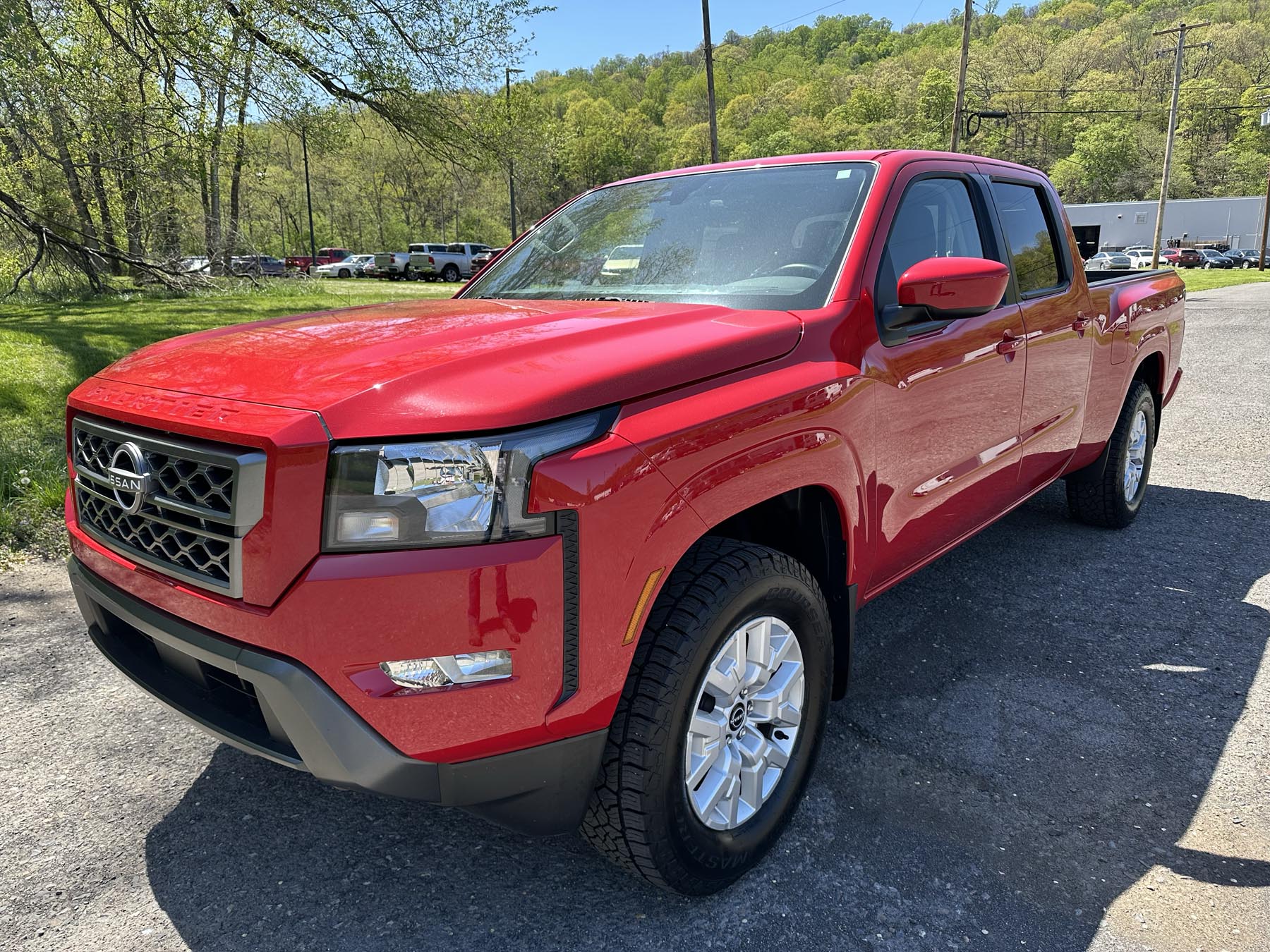 2022 Nissan Frontier SV photo 2