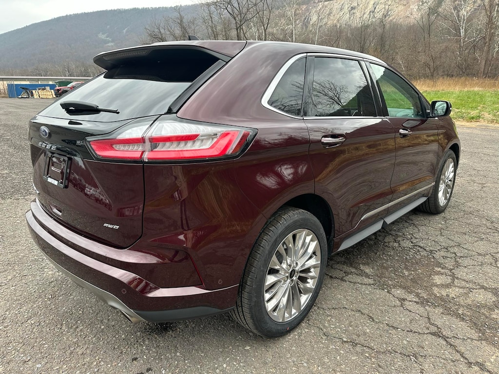2024 Ford Edge Titanium photo 4