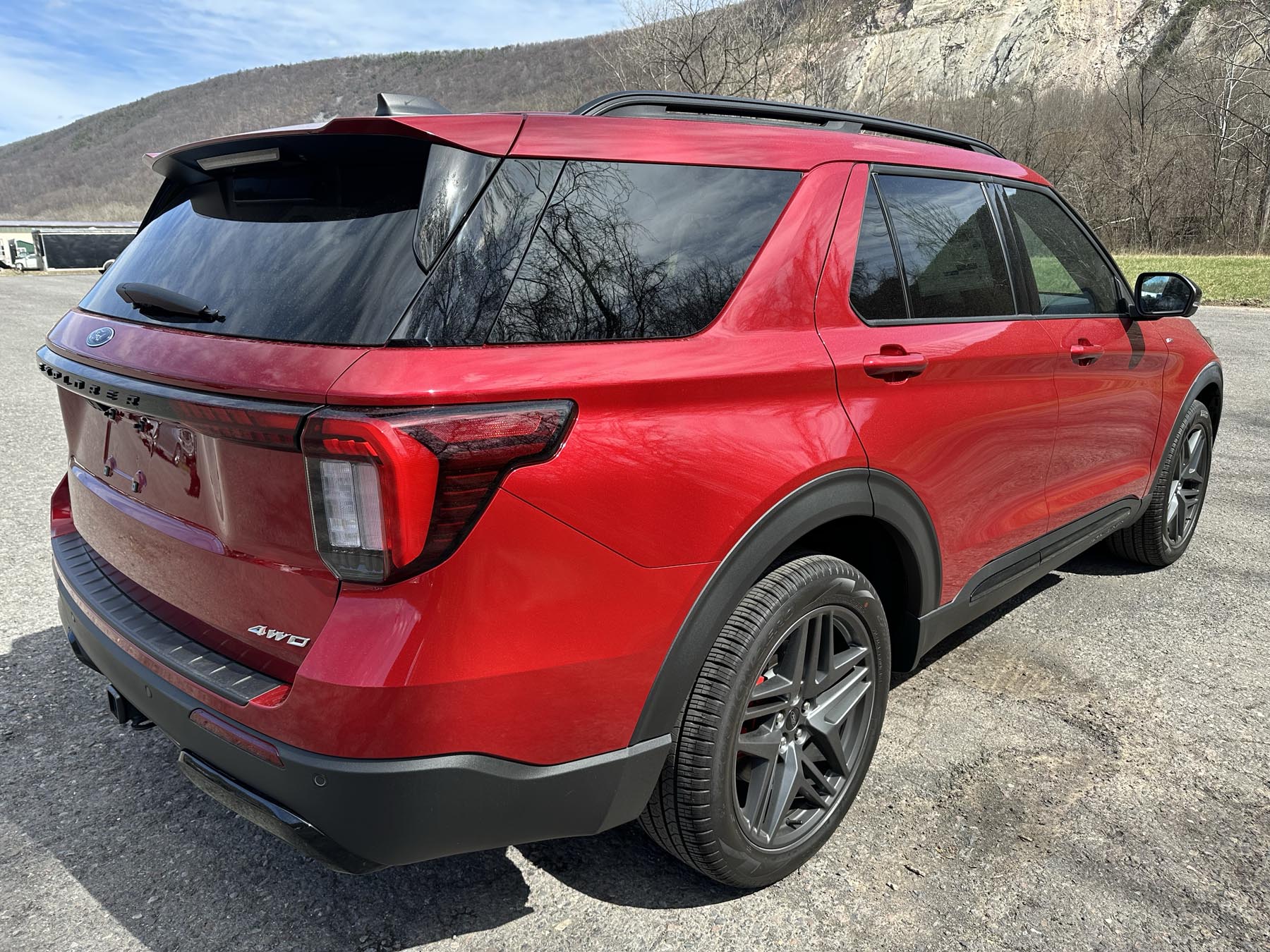2025 Ford Explorer ST-Line photo 4
