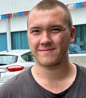 Staff member Scott Garlitz from ID_310ac7e5cf4d