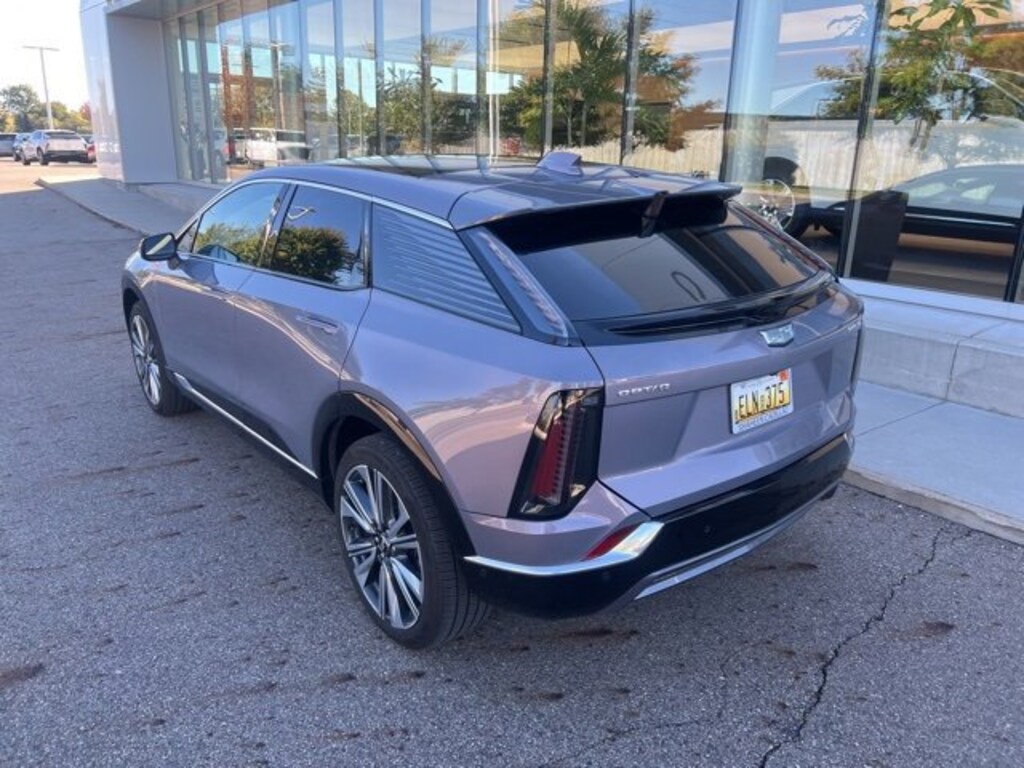 Used 2025 CADILLAC OPTIQ Luxury 2 SUV