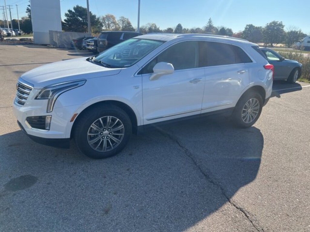 Used 2017 CADILLAC XT5 Luxury FWD SUV