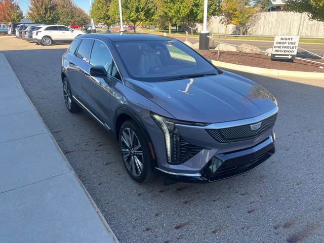 2025 Cadillac Optiq Luxury photo 2