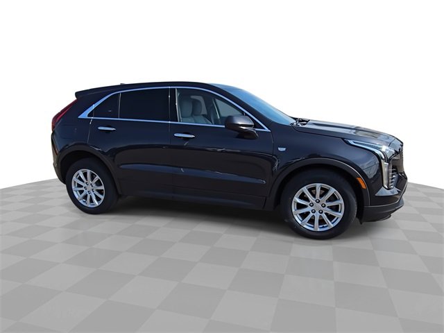 2022 Cadillac XT4 Luxury photo 2