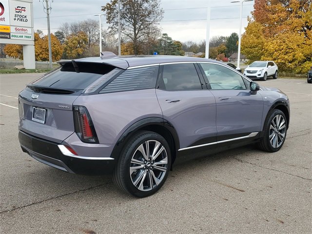 2025 Cadillac Optiq Luxury photo 3