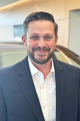 Staff member Jimmy Lorraine from ID_b7faa36bba68