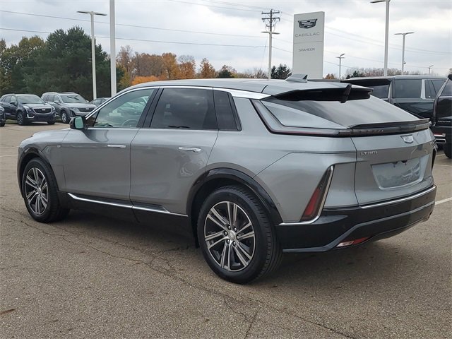 2024 Cadillac Lyriq Luxury photo 2