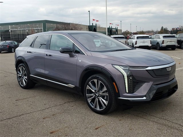 2025 Cadillac Optiq Luxury photo 2