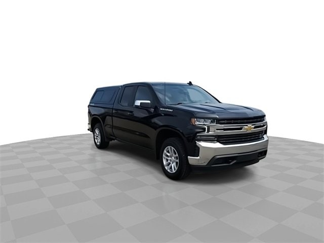 Used 2021 Chevrolet Silverado 1500 LT with VIN 1GCRYDEK2MZ126251 for sale in Lansing, MI