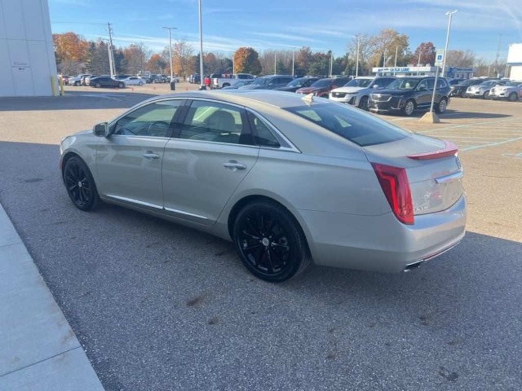 Used 2014 CADILLAC XTS Luxury Car