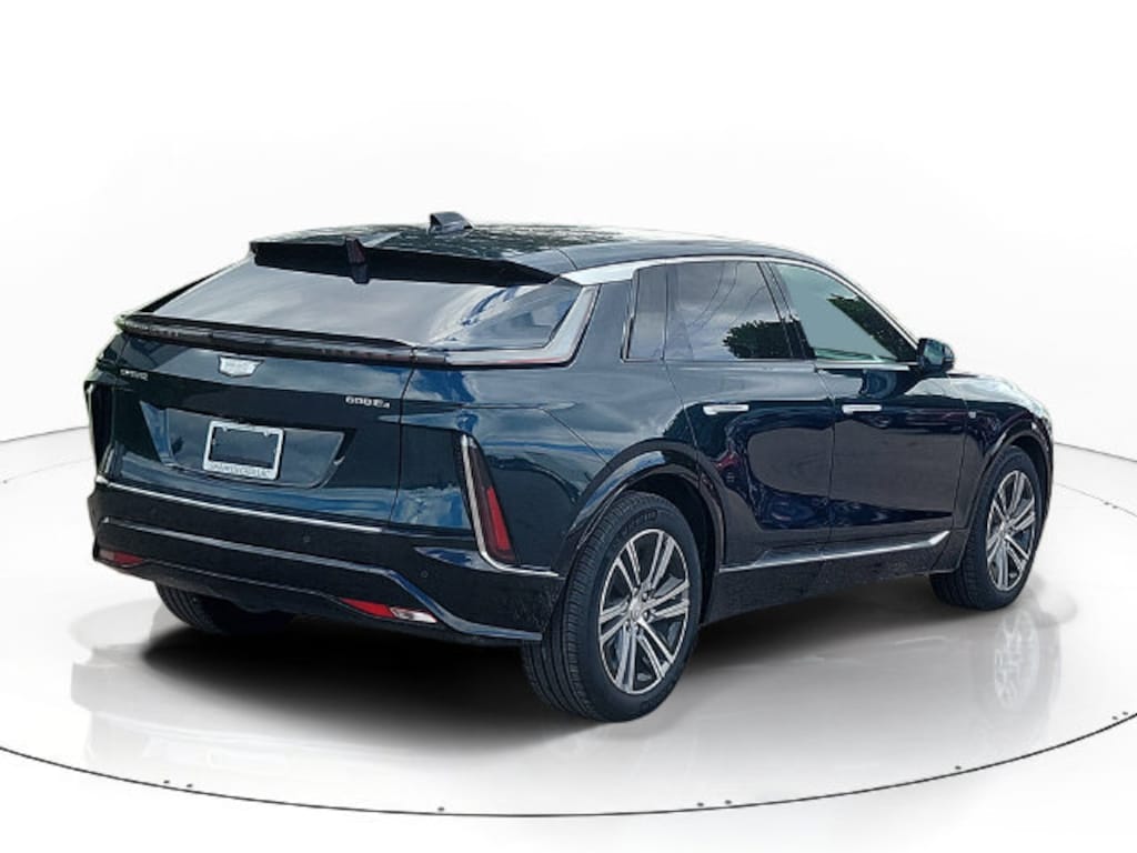 Used 2024 CADILLAC LYRIQ Luxury 2 SUV
