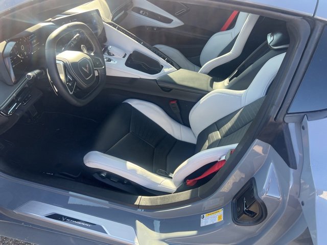 2025 Chevrolet Corvette Stingray 2LT photo 4