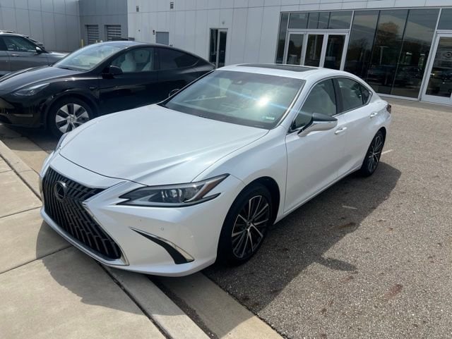 2023 Lexus ES 350 350's photo