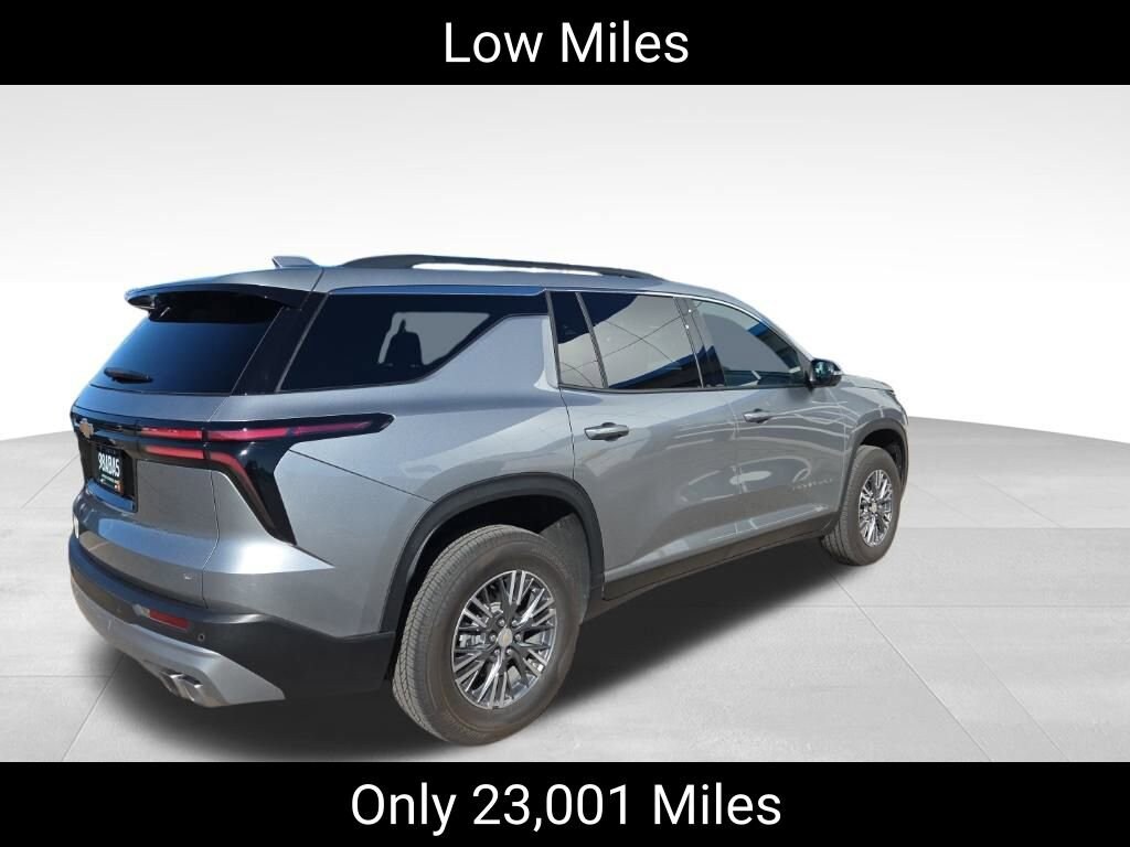 Used 2024 Chevrolet Traverse LT SUV