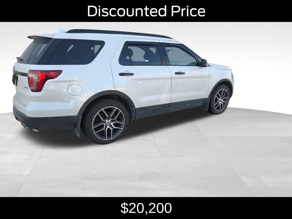 2017 Ford Explorer Sport photo 3