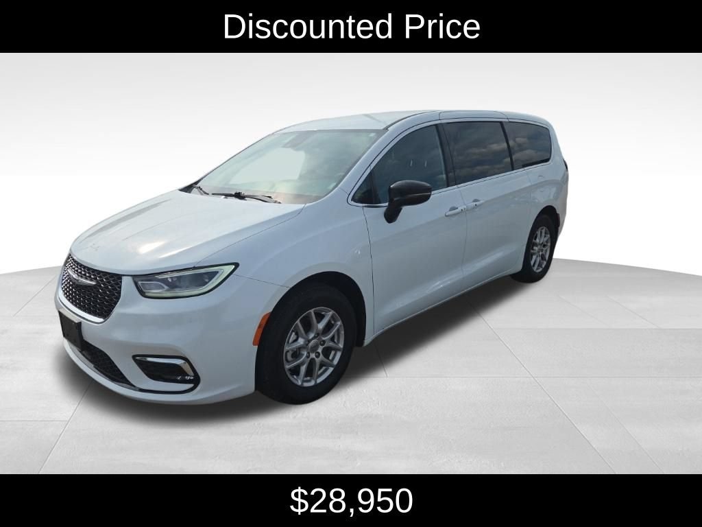 Used 2025 Chrysler Pacifica Select Van Passenger Van