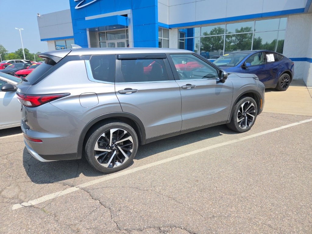Used 2022 Mitsubishi Outlander SE with VIN JA4J4UA84NZ079299 for sale in Lansing, MI