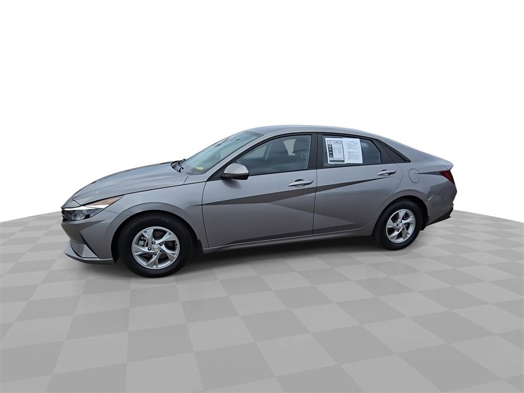 2023 Hyundai Elantra SE photo 4