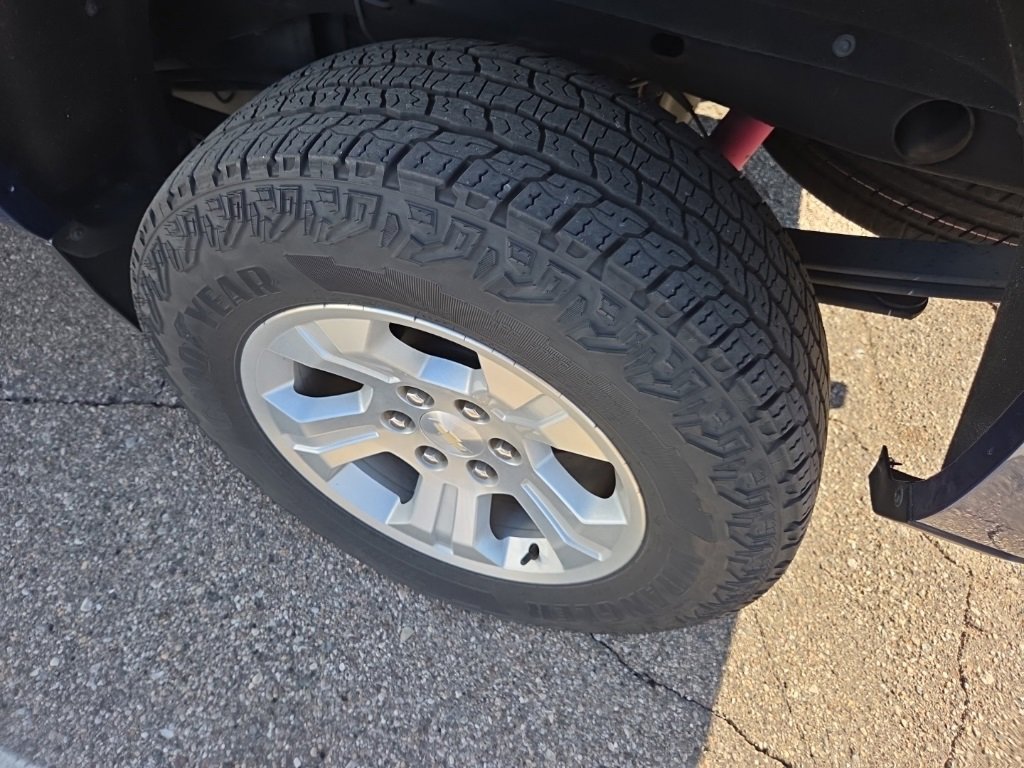 2019 Chevrolet Silverado LT photo 4