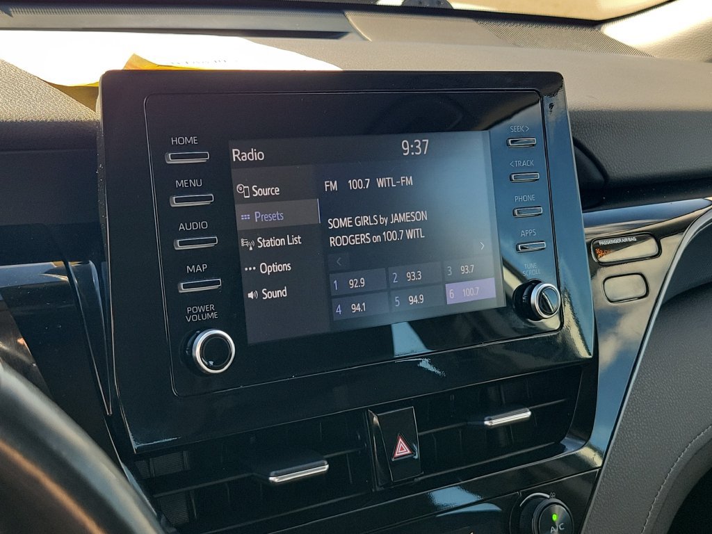 2023 Toyota Camry SE - Photo 18