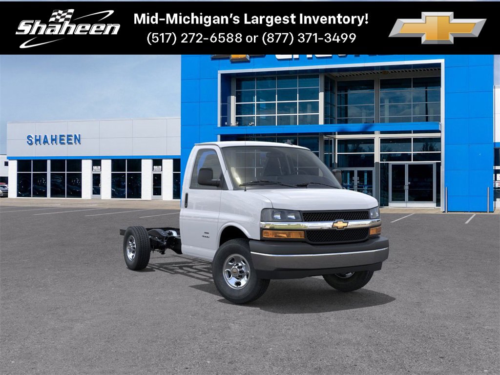 2025 Chevrolet Express Cutaway Base's photo
