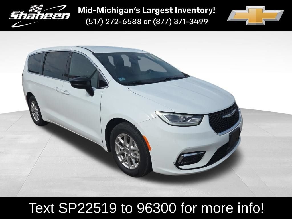 Used 2025 Chrysler Pacifica Select Van Passenger Van
