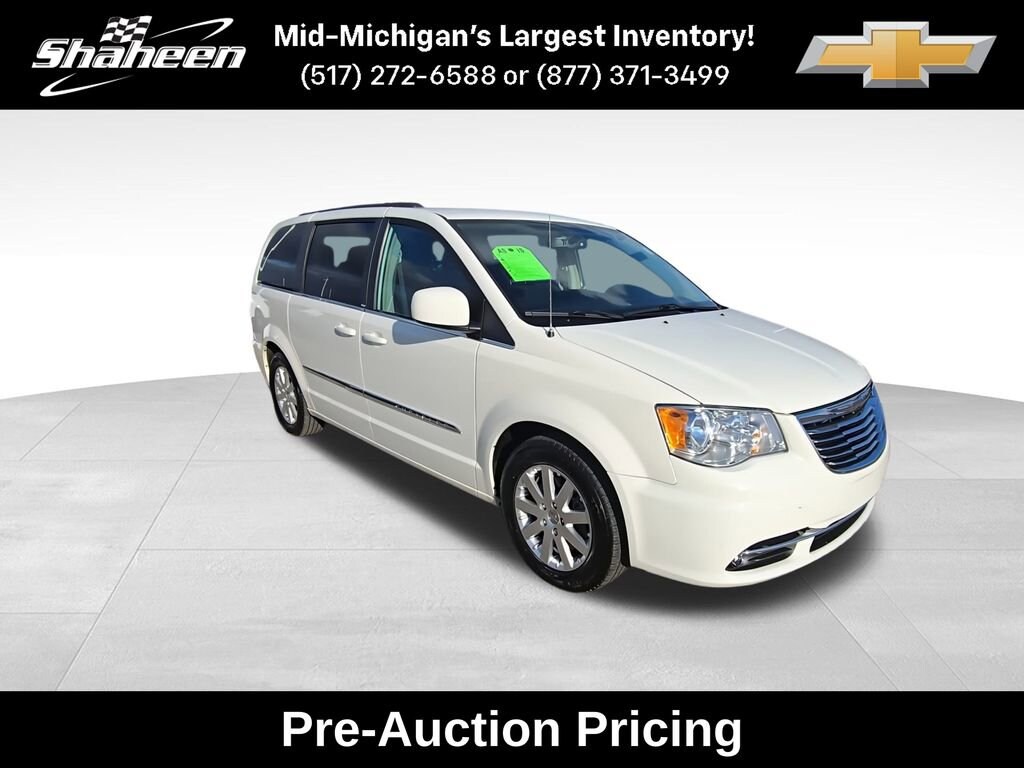 2013 Chrysler Town & Country Touring photo 2
