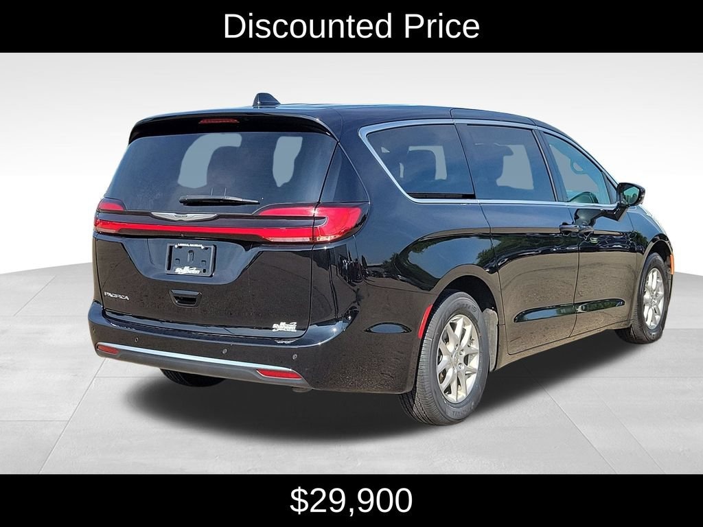 Used 2025 Chrysler Pacifica Select Van Passenger Van