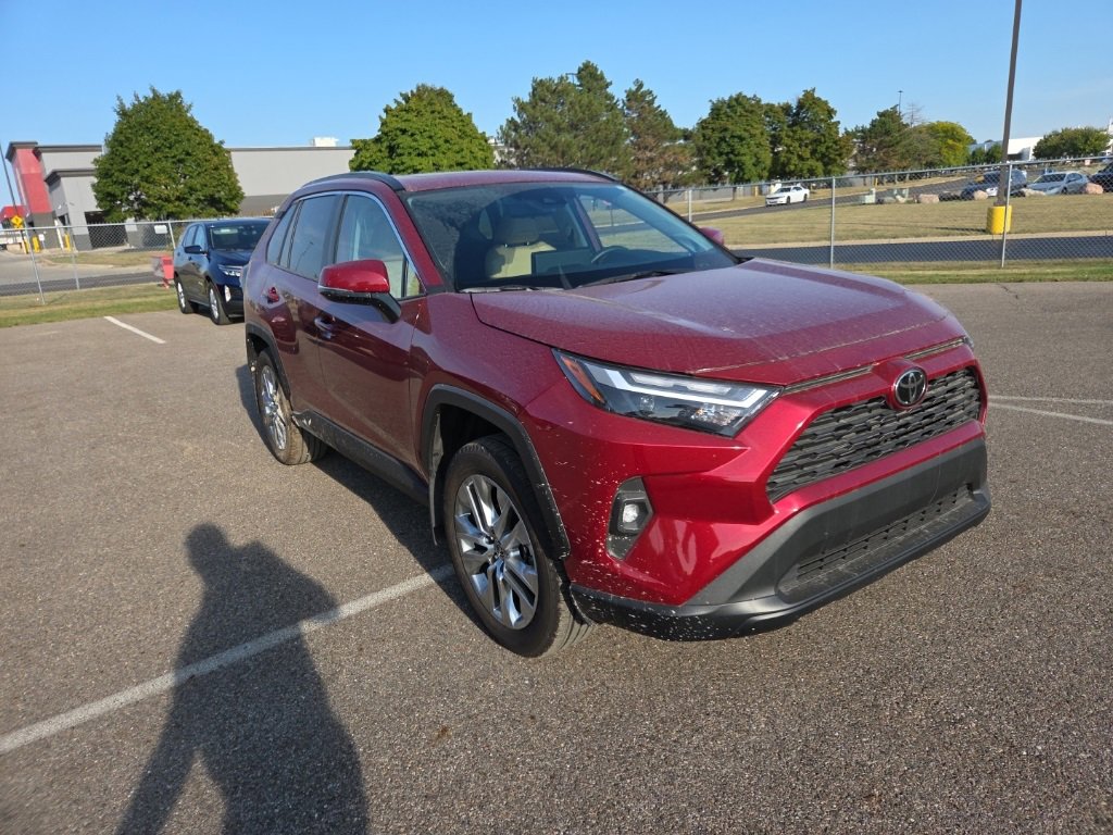 2024 Toyota RAV4 XLE Premium photo 3