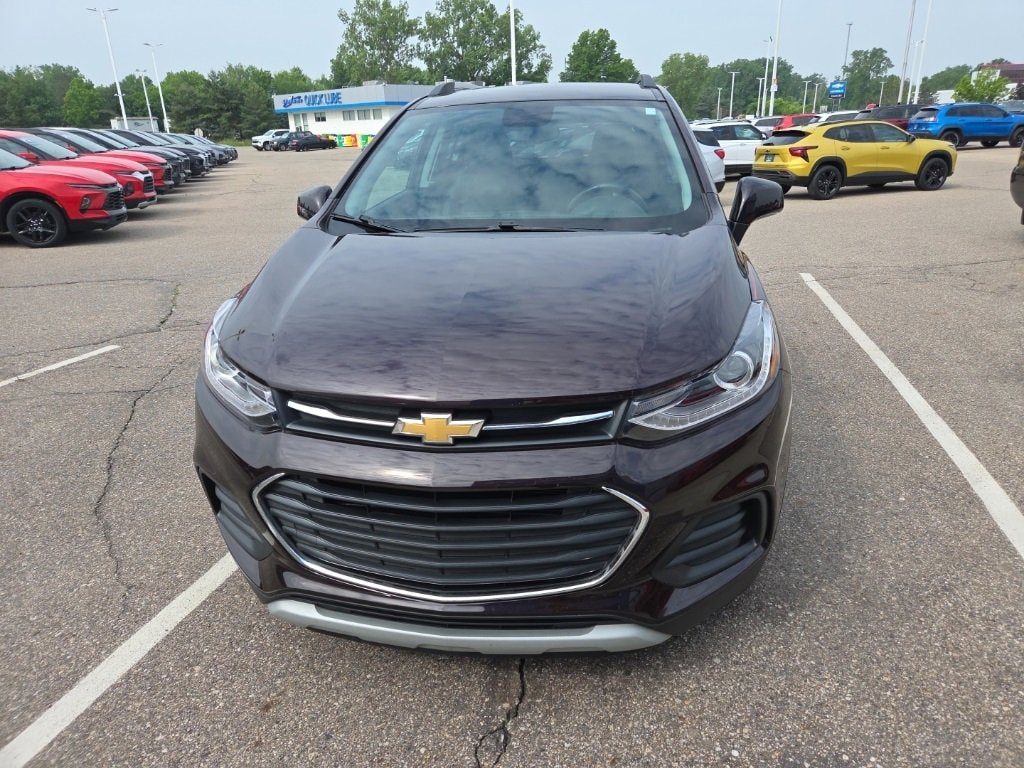 Used 2021 Chevrolet Trax LT with VIN KL7CJLSB2MB319921 for sale in Lansing, MI