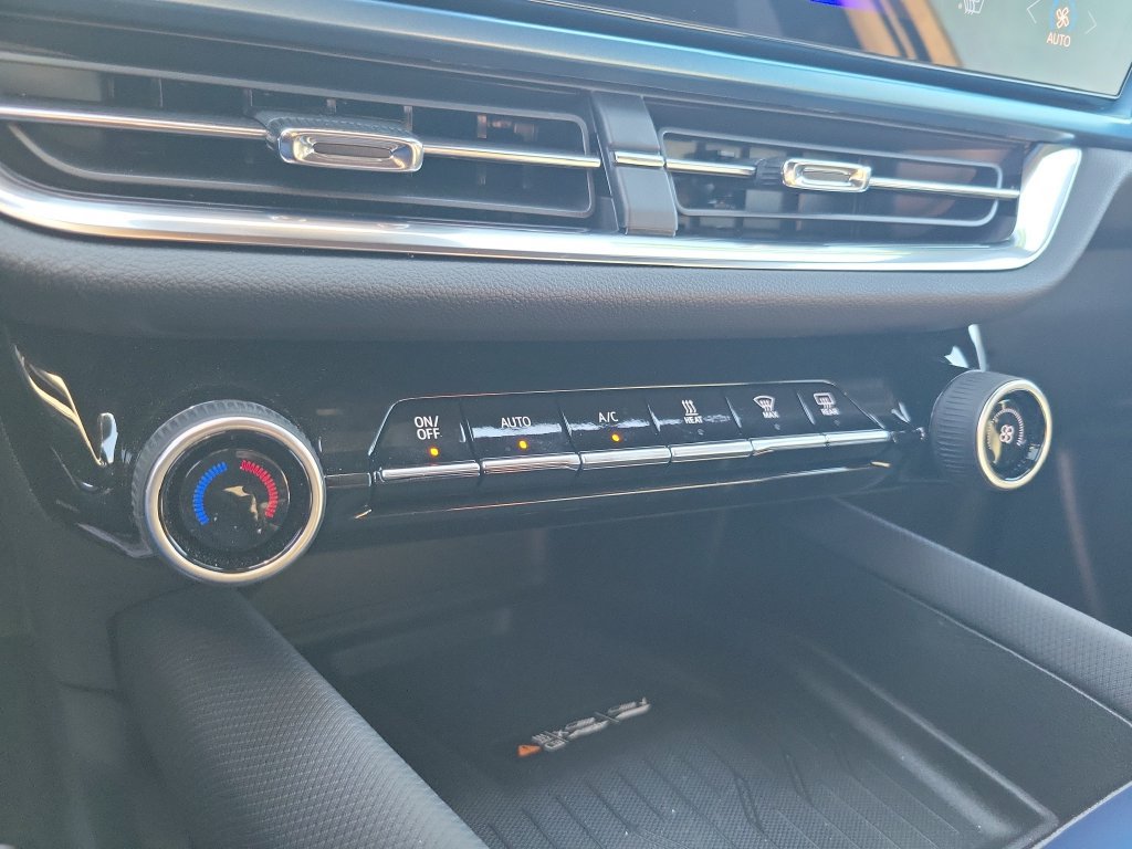 2025 Chevrolet Equinox EV LT - Photo 24