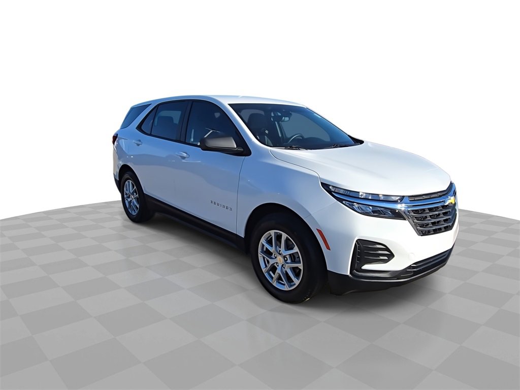 2024 Chevrolet Equinox LS photo 2