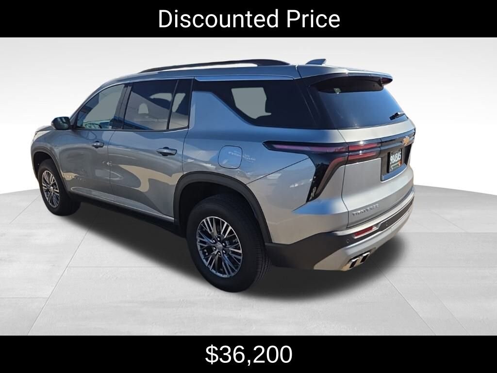 Used 2024 Chevrolet Traverse LT SUV
