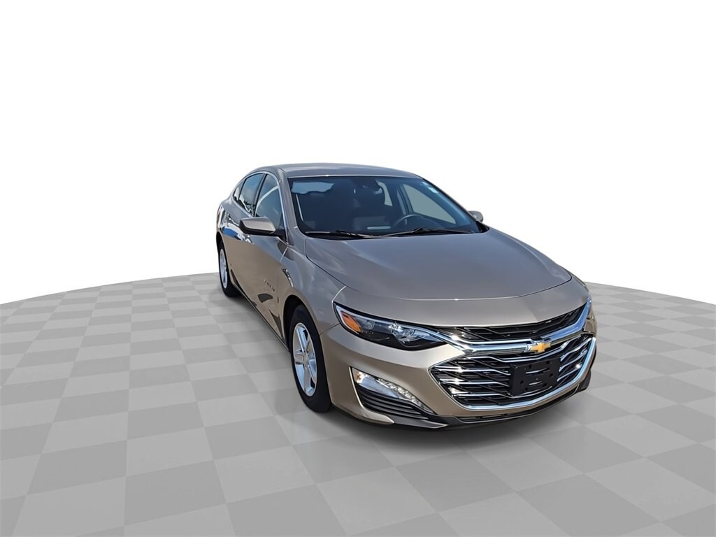 2024 Chevrolet Malibu 1LT photo 2