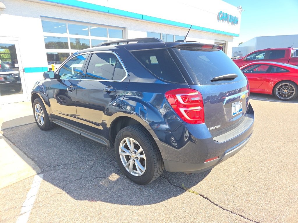 2017 Chevrolet Equinox LT photo 2