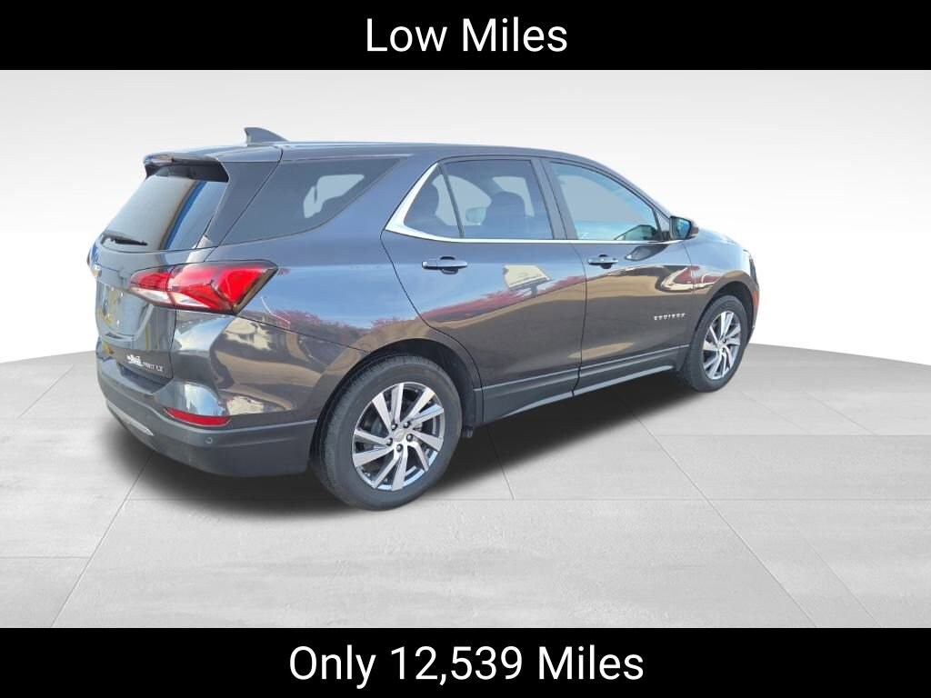 2023 Chevrolet Equinox LT photo 2