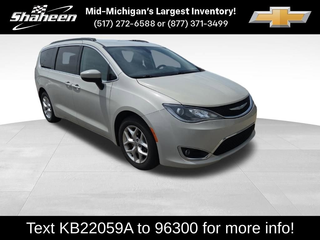 2017 Chrysler Pacifica Touring Plus's photo
