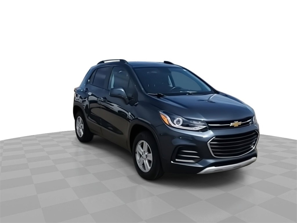 Used 2022 Chevrolet Trax LT with VIN KL7CJPSM0NB522803 for sale in Lansing, MI