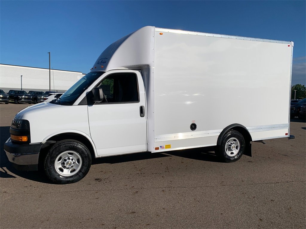 2025 Chevrolet Express 3500 Cutaway Van photo 2