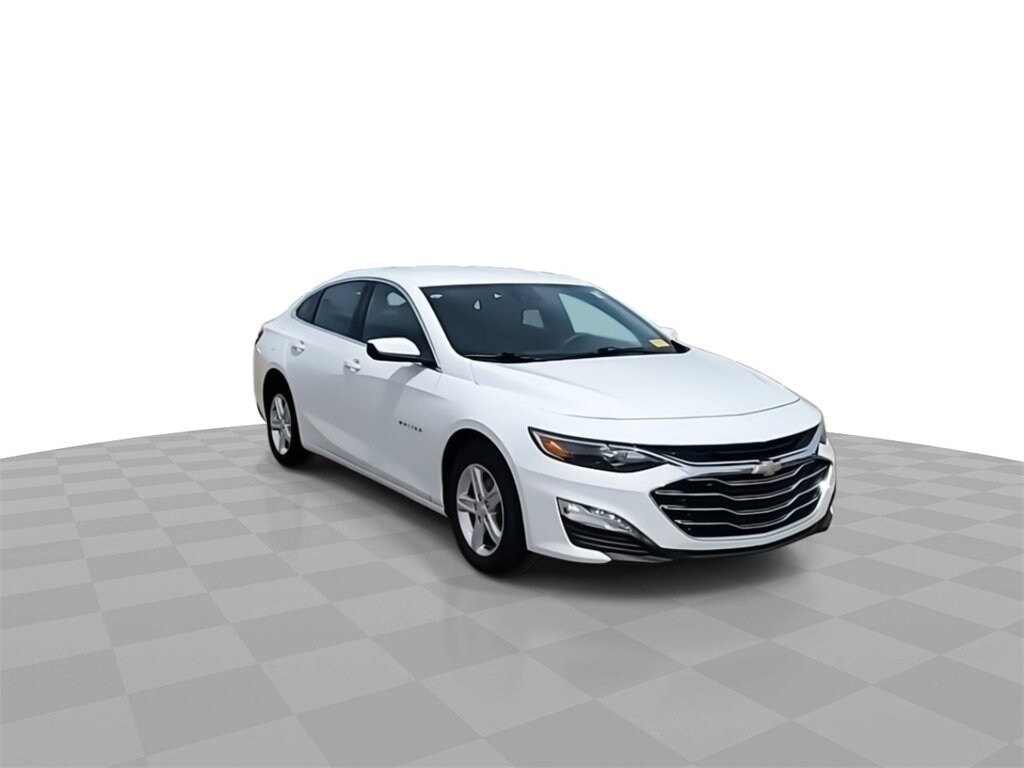 Used 2023 Chevrolet Malibu 1LT with VIN 1G1ZD5ST2PF245981 for sale in Lansing, MI
