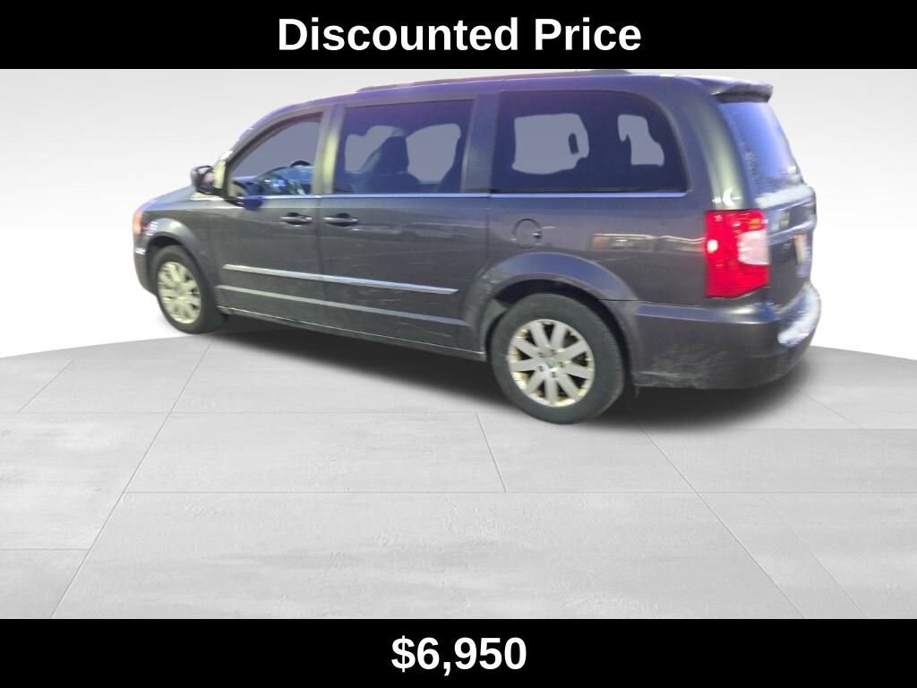 2016 Chrysler Town & Country Touring photo 3