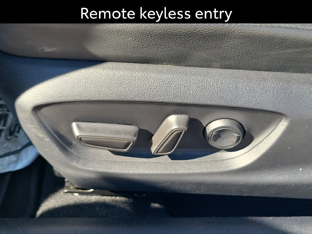 2023 Toyota Camry SE - Photo 7