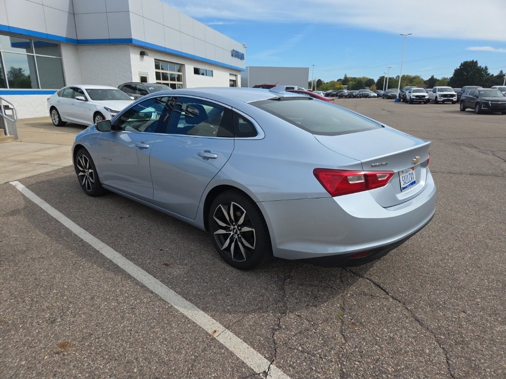 2017 Chevrolet Malibu 1LT photo 3