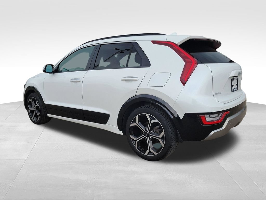 Used 2023 Kia Niro SX Touring SUV