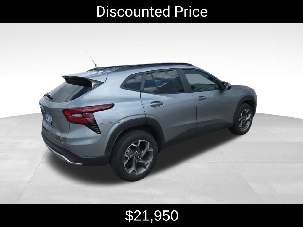 Used 2024 Chevrolet Trax LT SUV