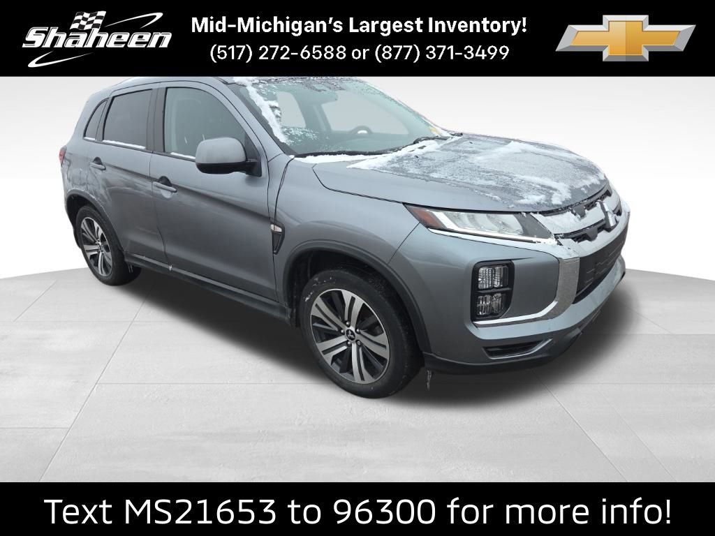 2023 Mitsubishi Outlander ES's photo